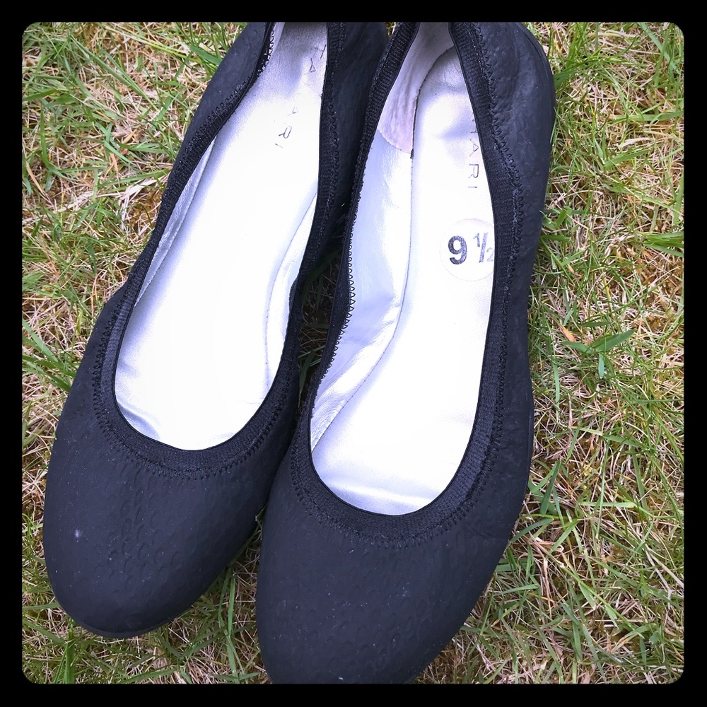 Tahari 9.5 Black Flats-Final Sale!